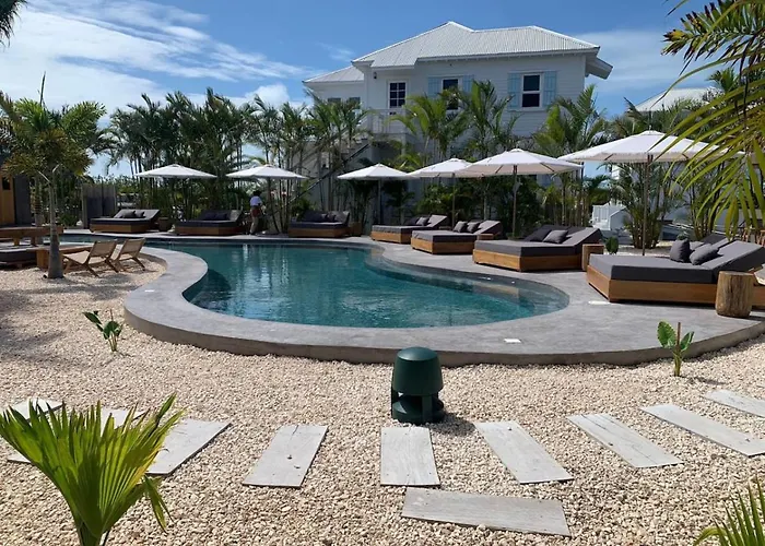 Paradise Cove And Mistico Club Boat Shuttle San Pedro (Ambergris Caye)